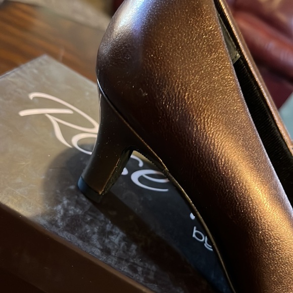 (188) NWT ladies brown heels by Walking Cradles. Size 6 1/2 medium - Picture 3 of 7